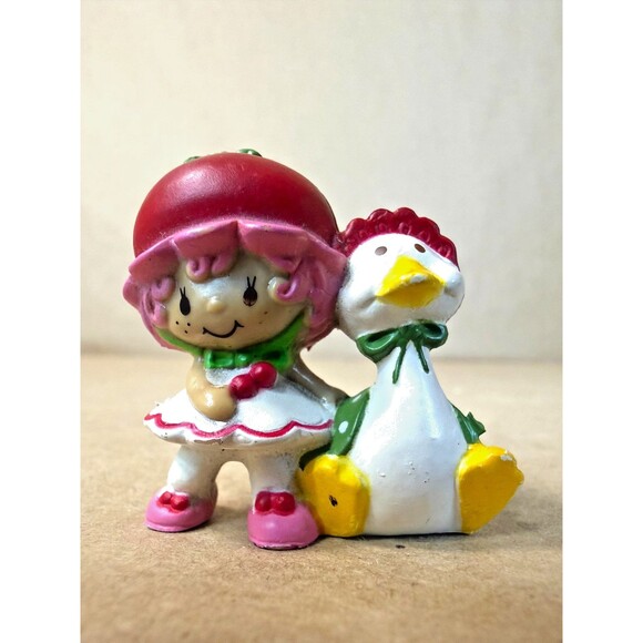 Kenner Other - Vintage 1982 Strawberry Shortcake PVC Miniature: Cherry Cuddler with Gooseberry